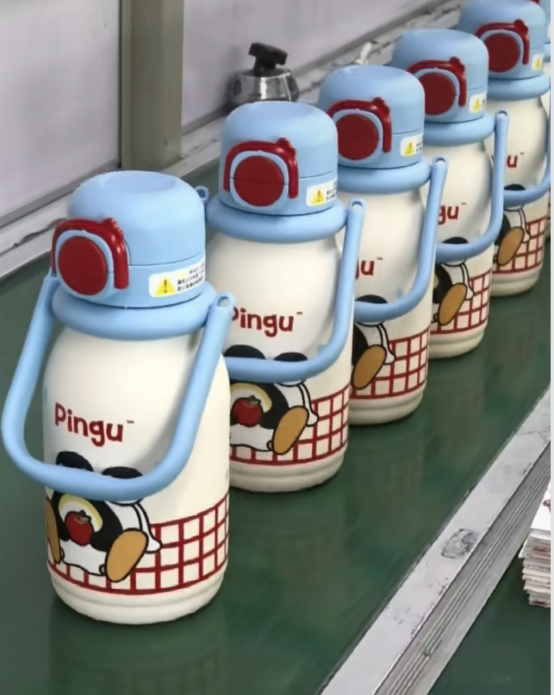 Kanggo nggawe tuwung thermos, ora mung kudu katon sing apik, nanging uga bakal dibunderaké ing njero ruangan lan metu