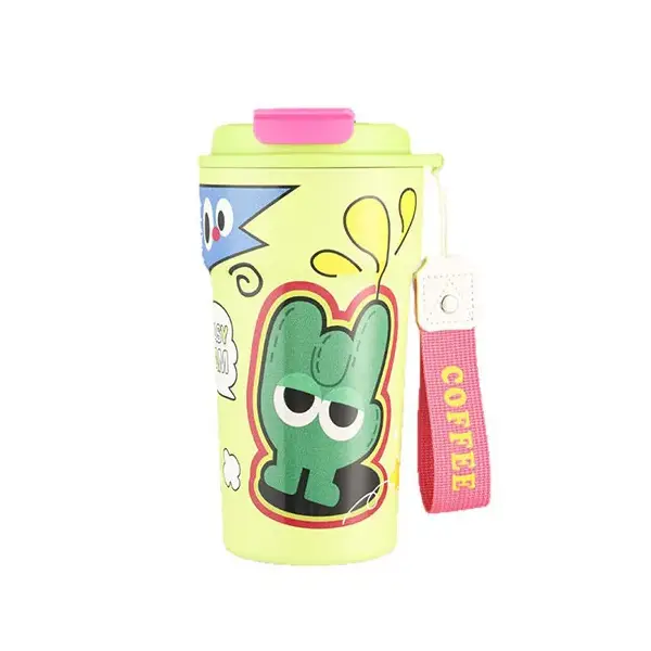 Botol banyu Tumbler terisolasi karo jerami